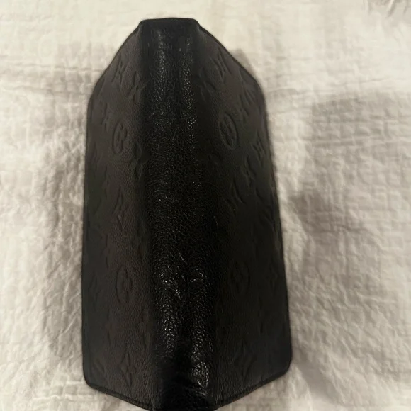 Authentic Louis Vuitton Black Zippy Wallet.
Monogram Empreinte Leather. - Picture 5 of 16